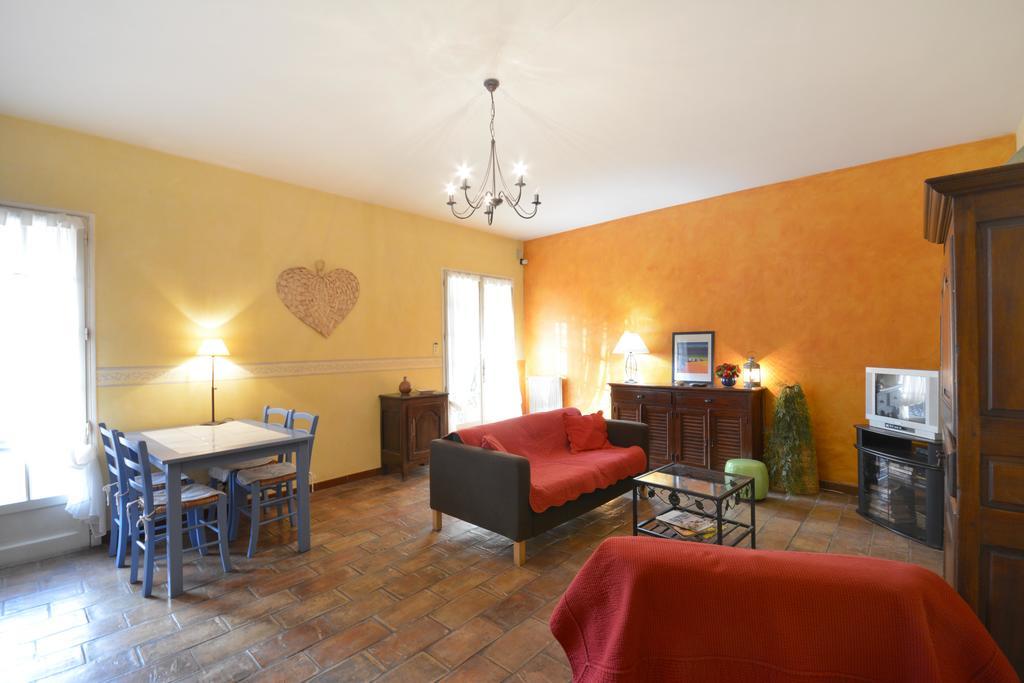 Le Mas De Trevouse Saint-Saturnin-les-Avignon Exterior photo