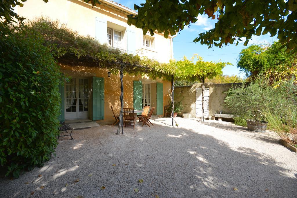 Le Mas De Trevouse Saint-Saturnin-les-Avignon Exterior photo